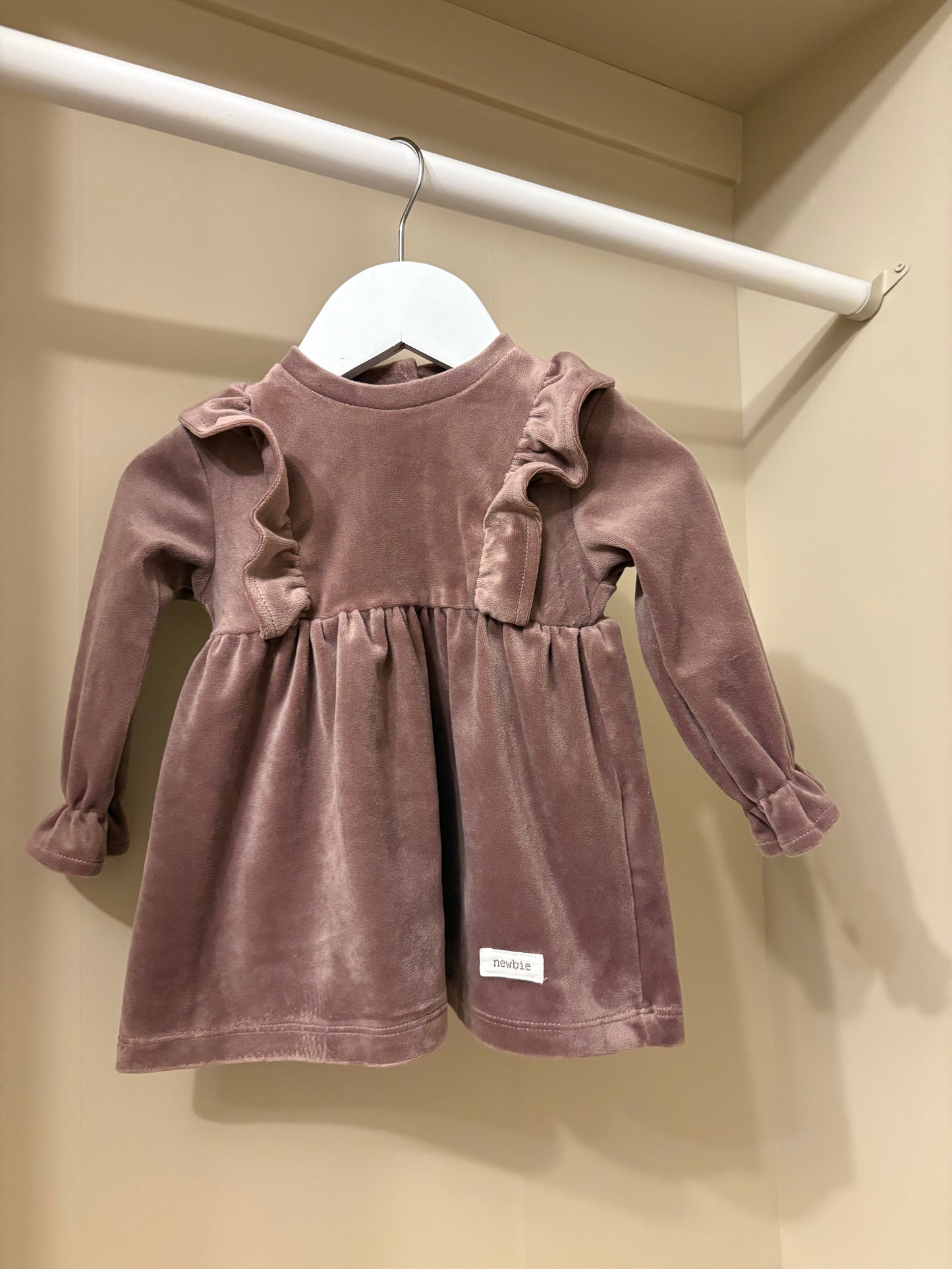 Klänning sammet volang stl 62 (2-4 mån) - Newbie