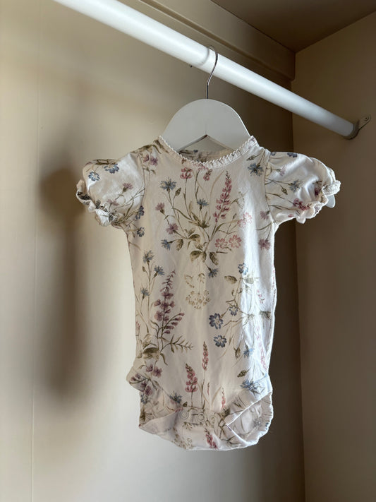 Body blommor stl 62 (2-4 mån) - Newbie
