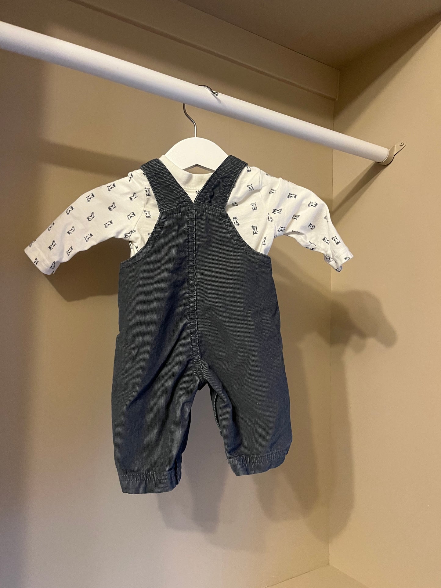 Set Hängselbyxor & långärmad tröja stl 56 (1-2 mån) - Carter's