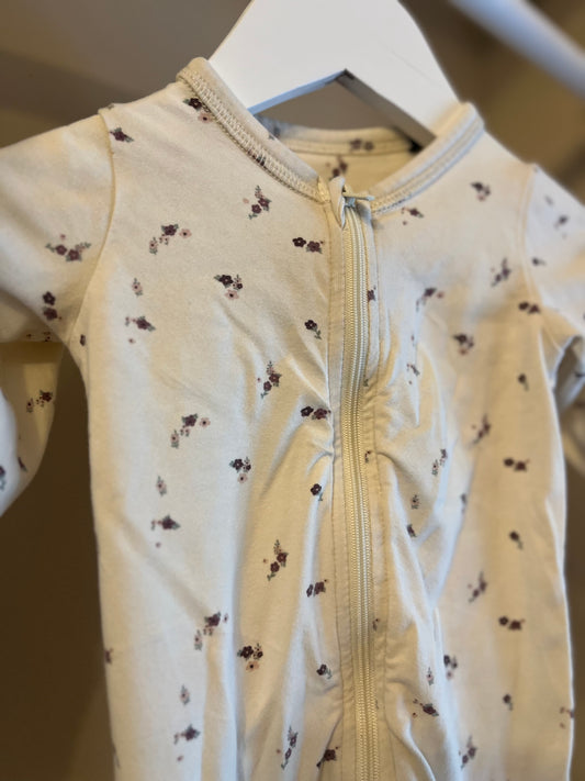 Pyjamas vit med blommor stl 68 (4-6 mån) - Åhléns