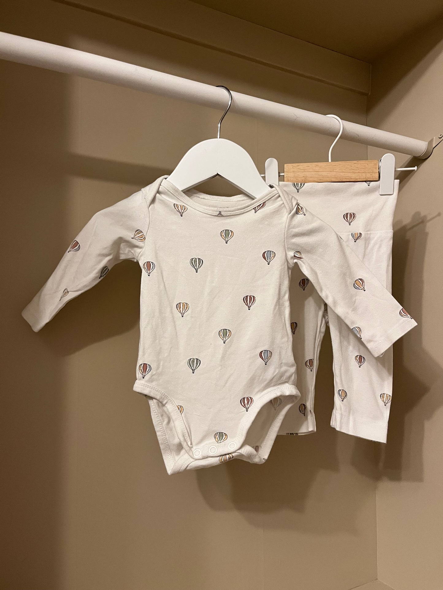 Set body+byxa luftballonger stl 62 (2-4 mån) - H&M