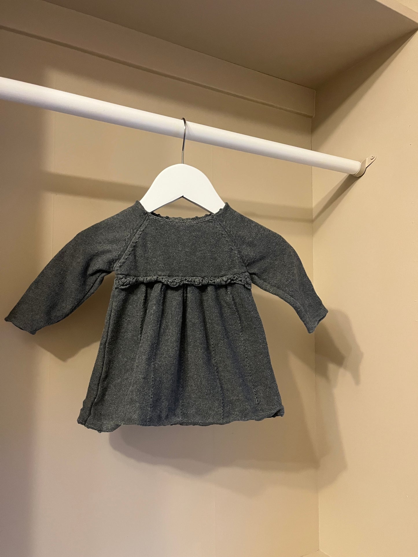 Klänning grå stl 62 (2-4 mån) - Newbie