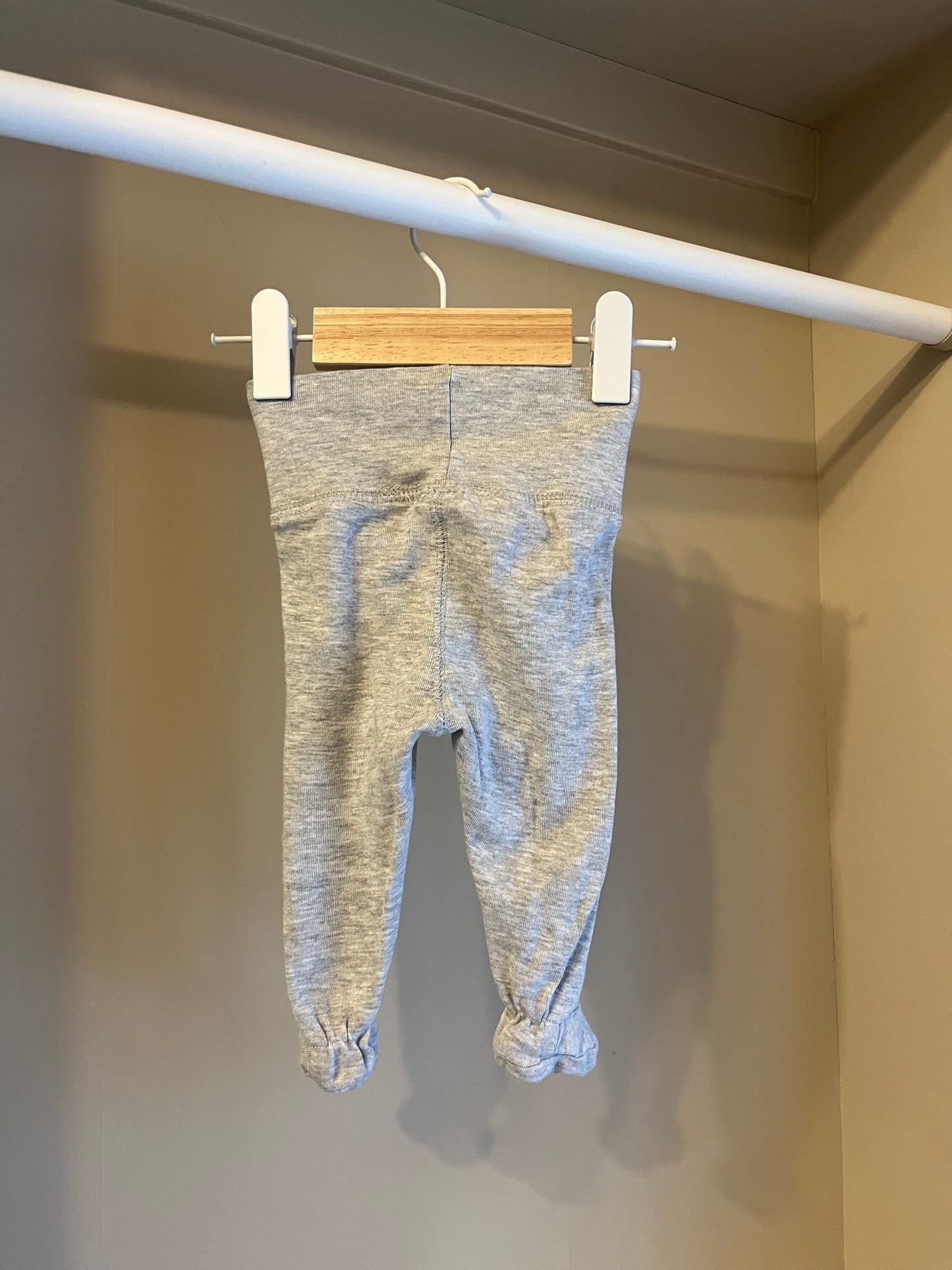 Byxor grå basic med fötter stl 56 (1-2 mån) - H&M