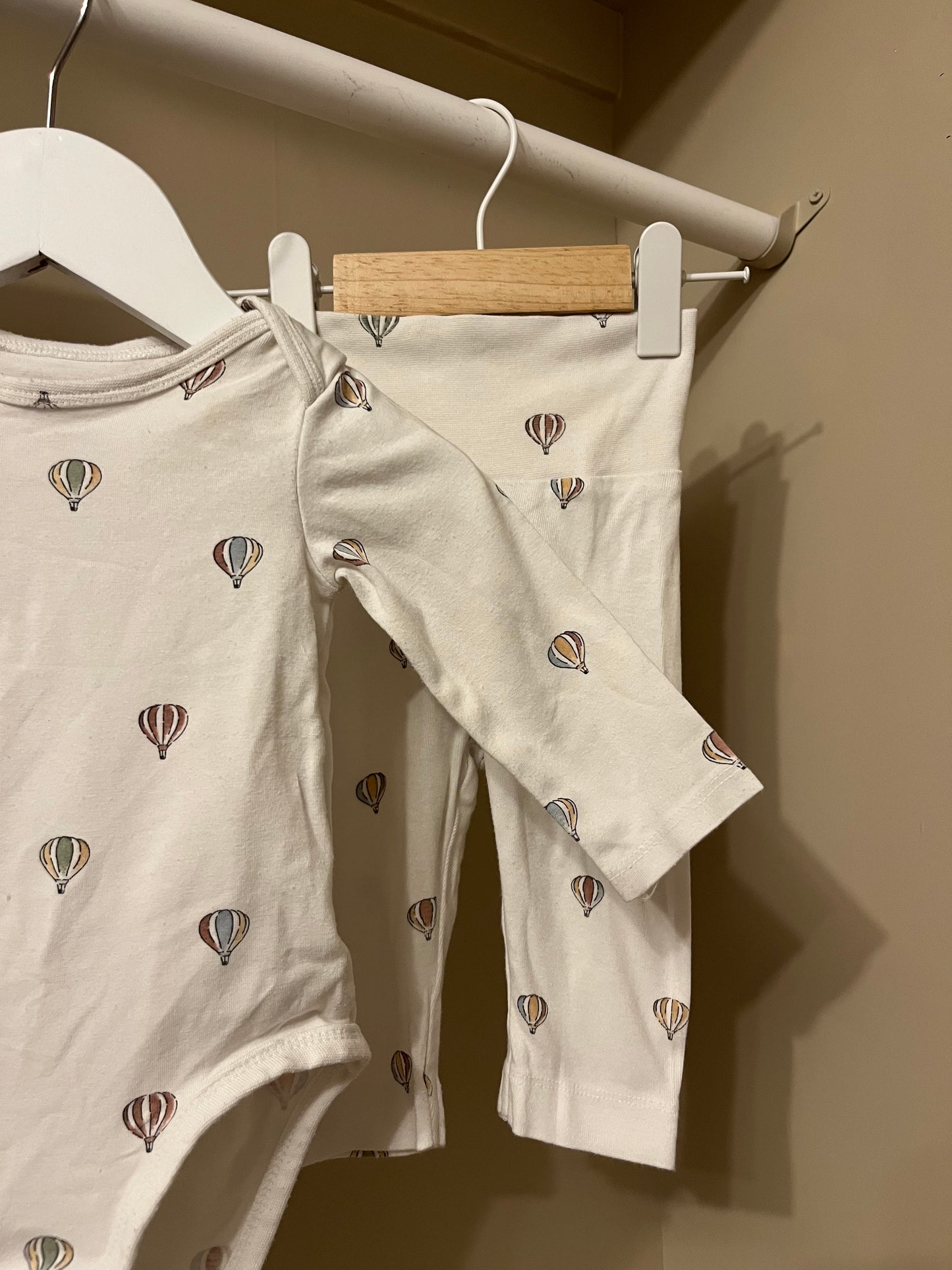 Set body+byxa luftballonger stl 62 (2-4 mån) - H&M