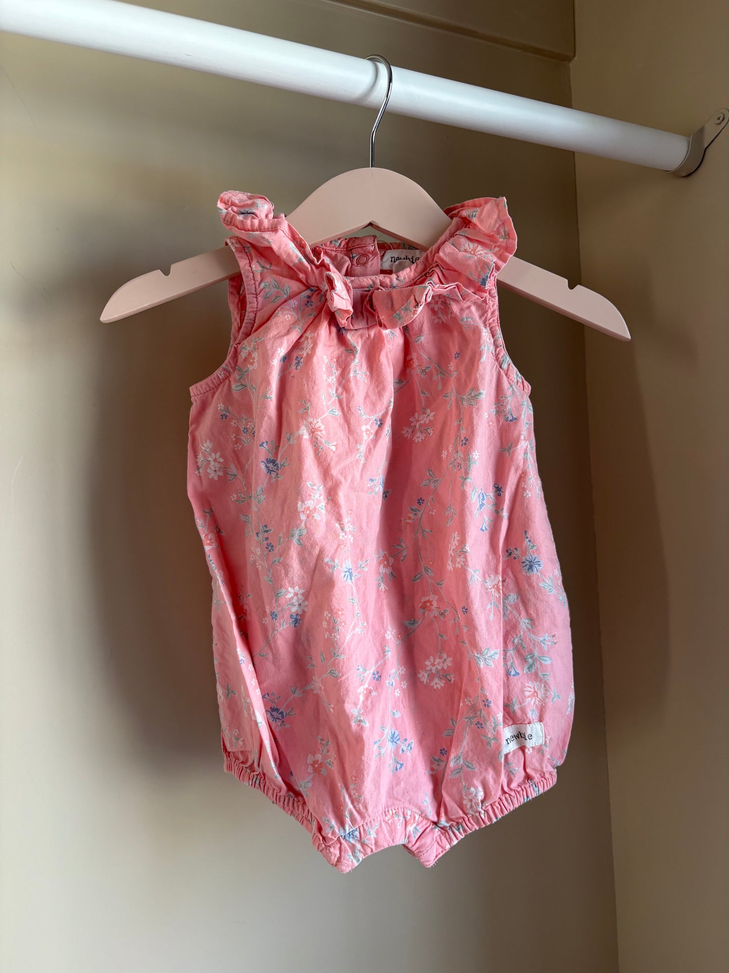 Jumpsuit rosa blommig stl 62 (2-4 mån) - Newbie