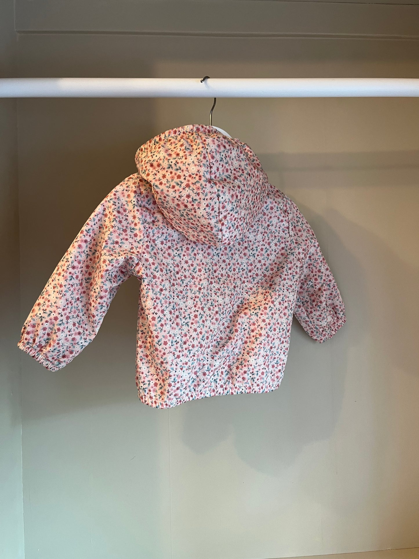 Jacka rosa med blommor stl 68 (4-6 mån) - H&M