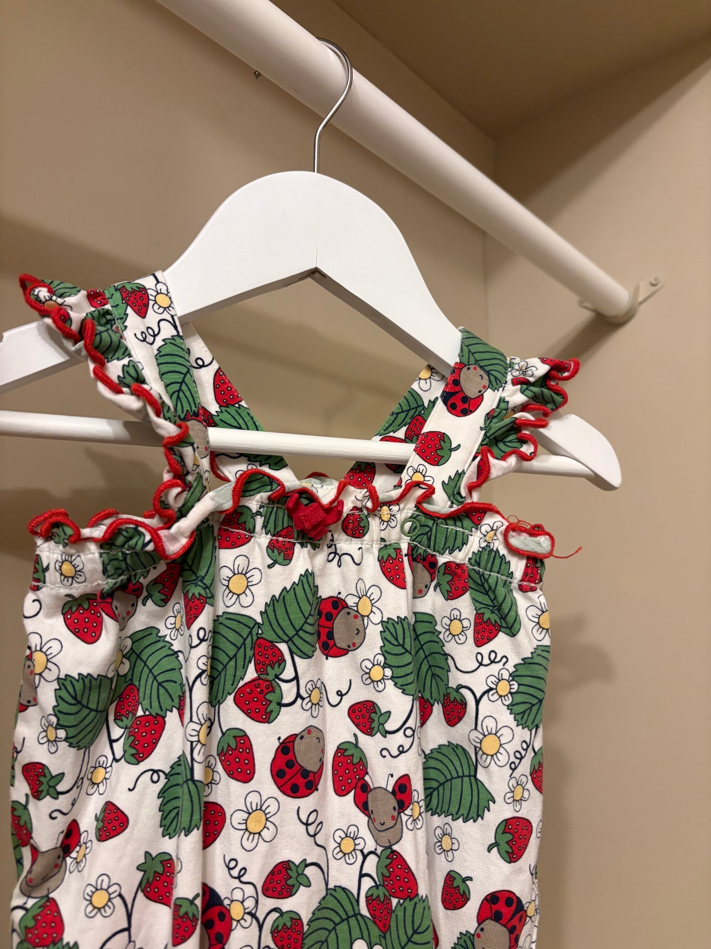 Jumpsuit jordgubbar 🍓 stl 62 (2-4 mån) - Polarn O. Pyret