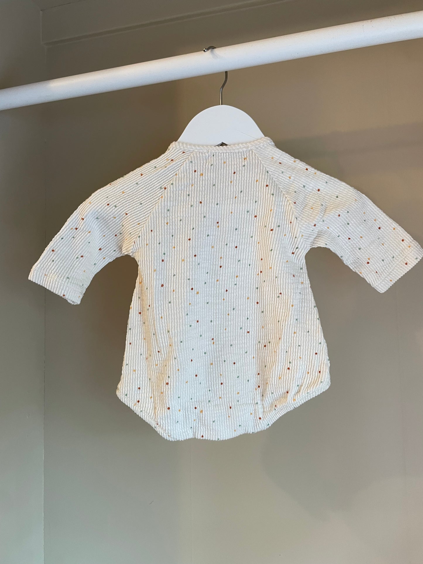 Body krämvit m prickar stl 56 (1-2 mån) - ZARA