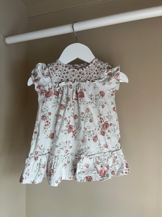 Klänning vit med blommigt mönster  stl 68 (4-6 mån) - Newbie
