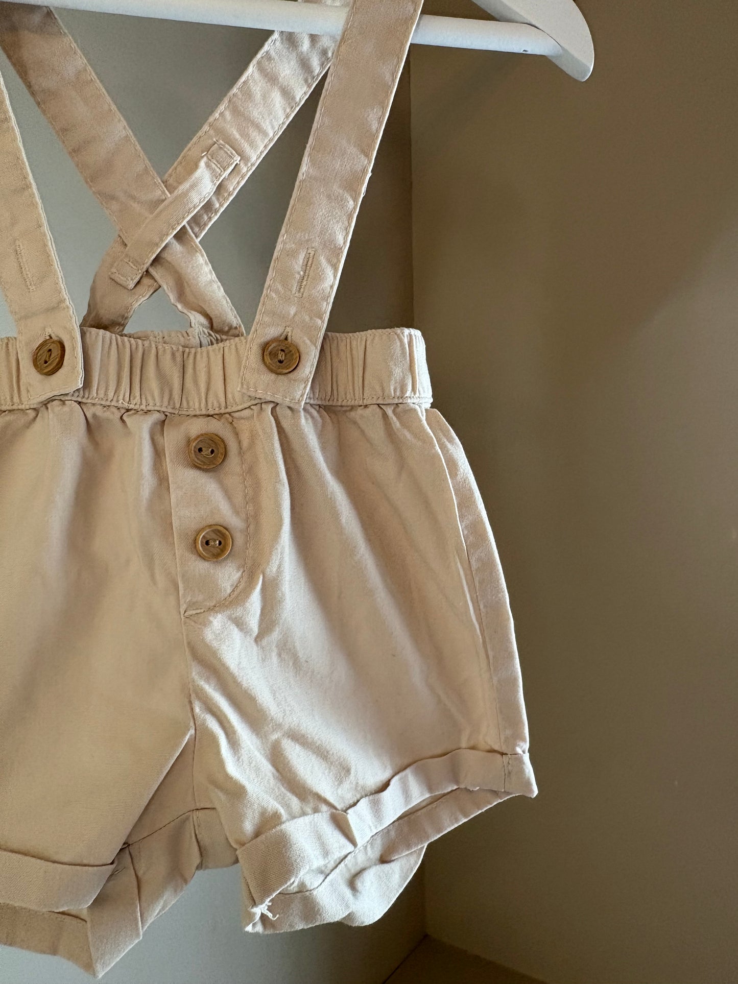 Hängselshorts beige stl 62 (2-4 mån) - H&M