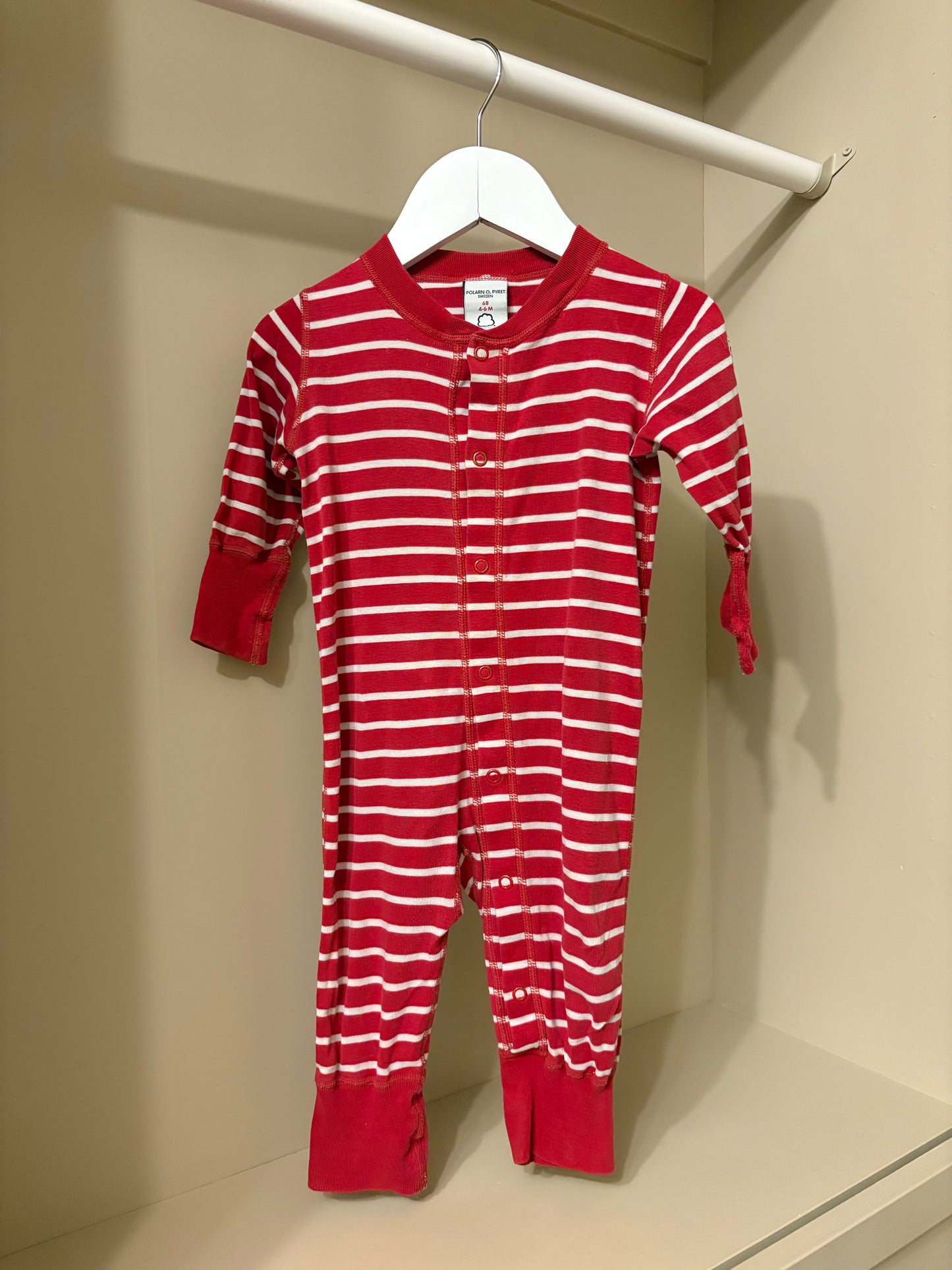 Pyjamas randig röd/vit stl 68 - Polarn O. Pyret