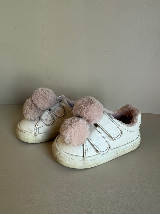 Skor vita med rosa bollar stl 18/19 - H&M