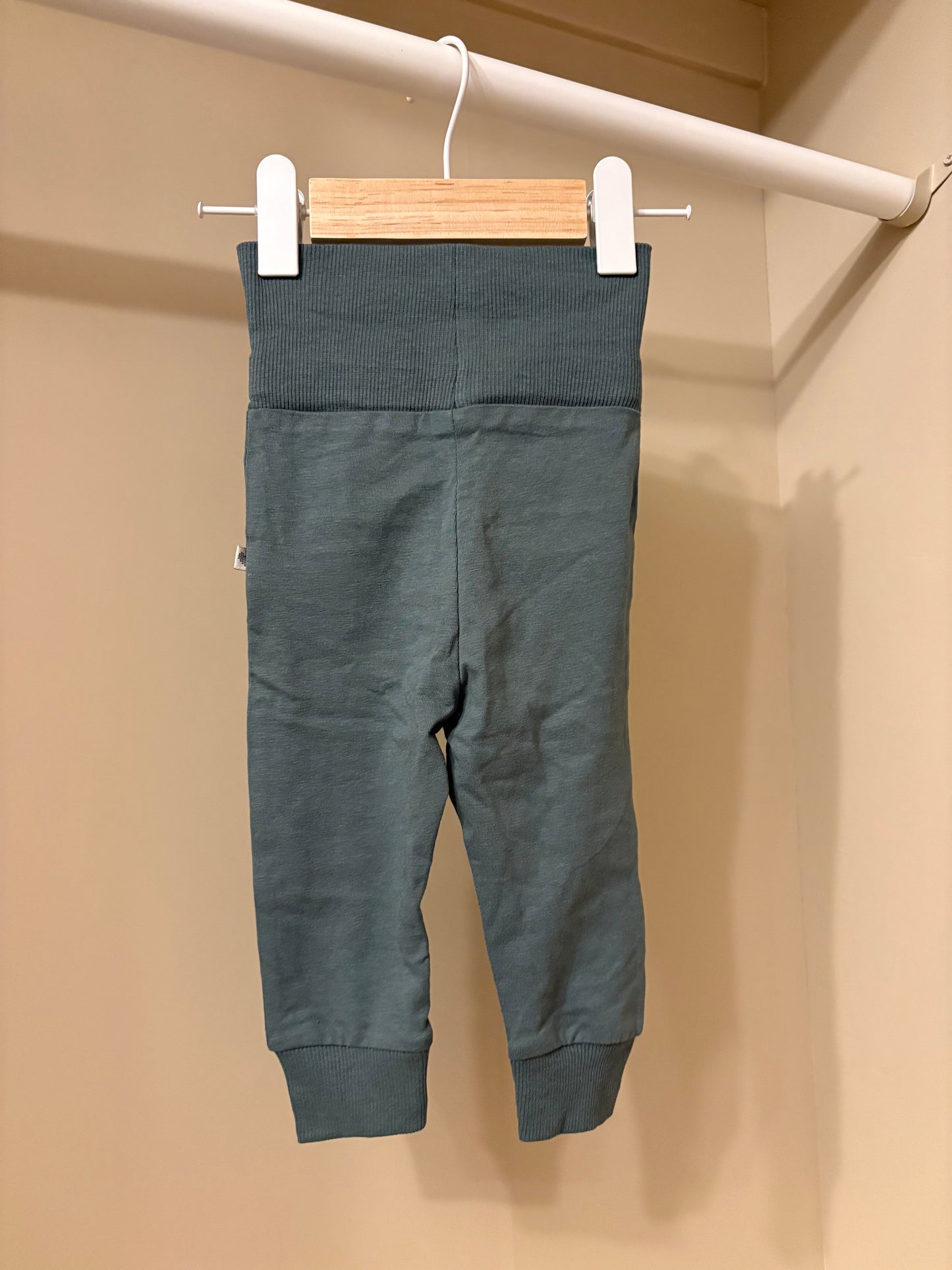 Byxor basic grön stl 60 (2-4 mån) - BeBe