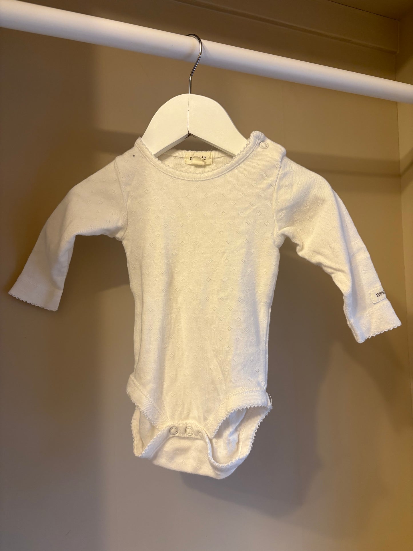 Body vit stl 62 (2-4 mån) - Newbie