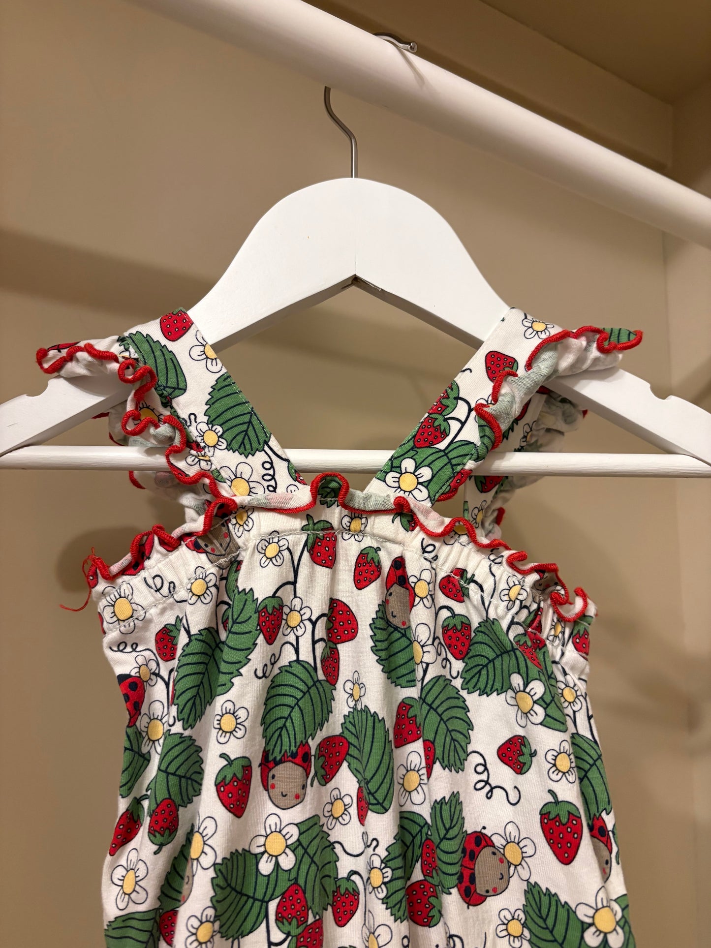 Jumpsuit jordgubbar 🍓 stl 62 (2-4 mån) - Polarn O. Pyret