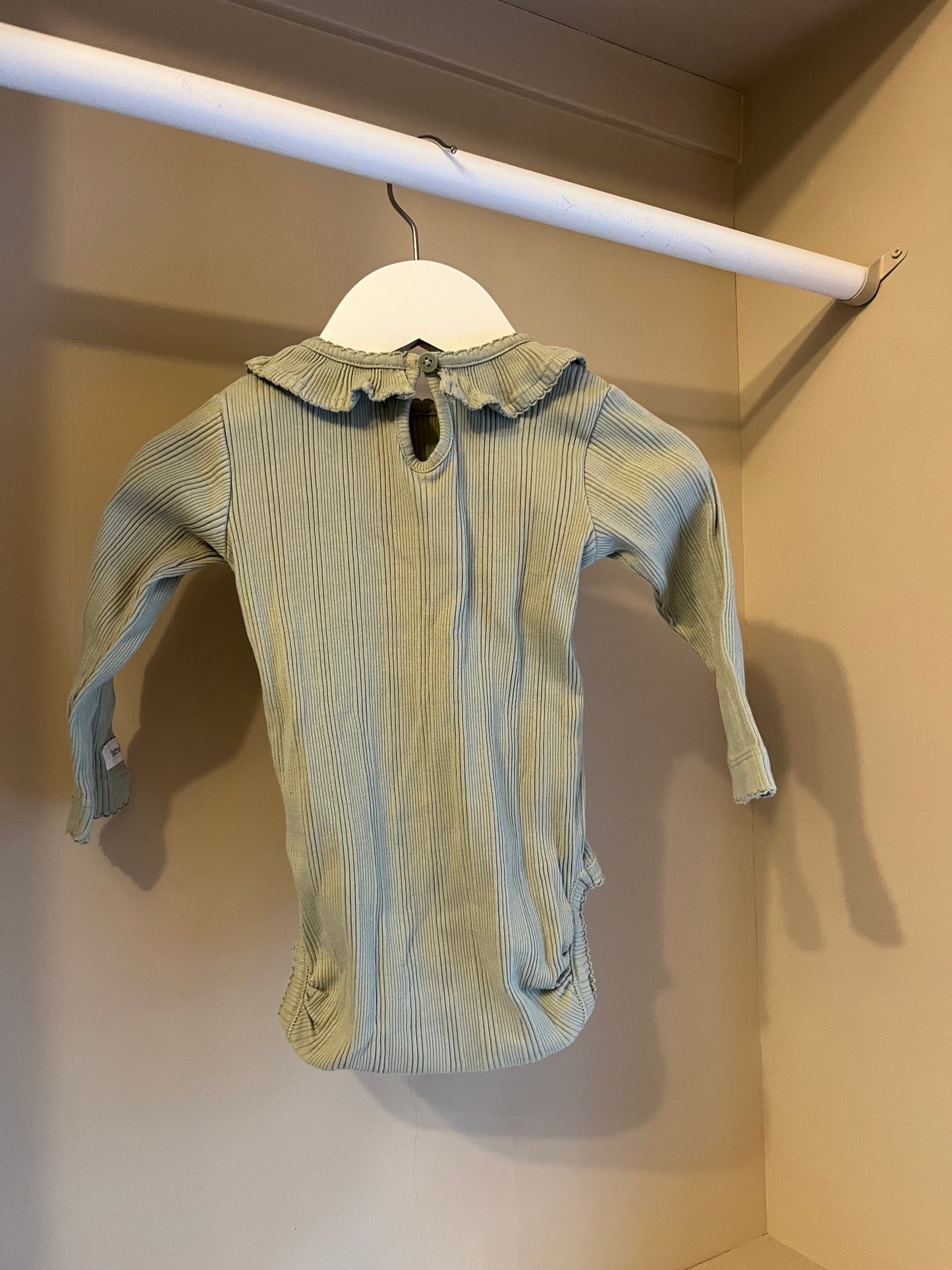 Body med krage stl 68 (4-6 mån) - Newbie