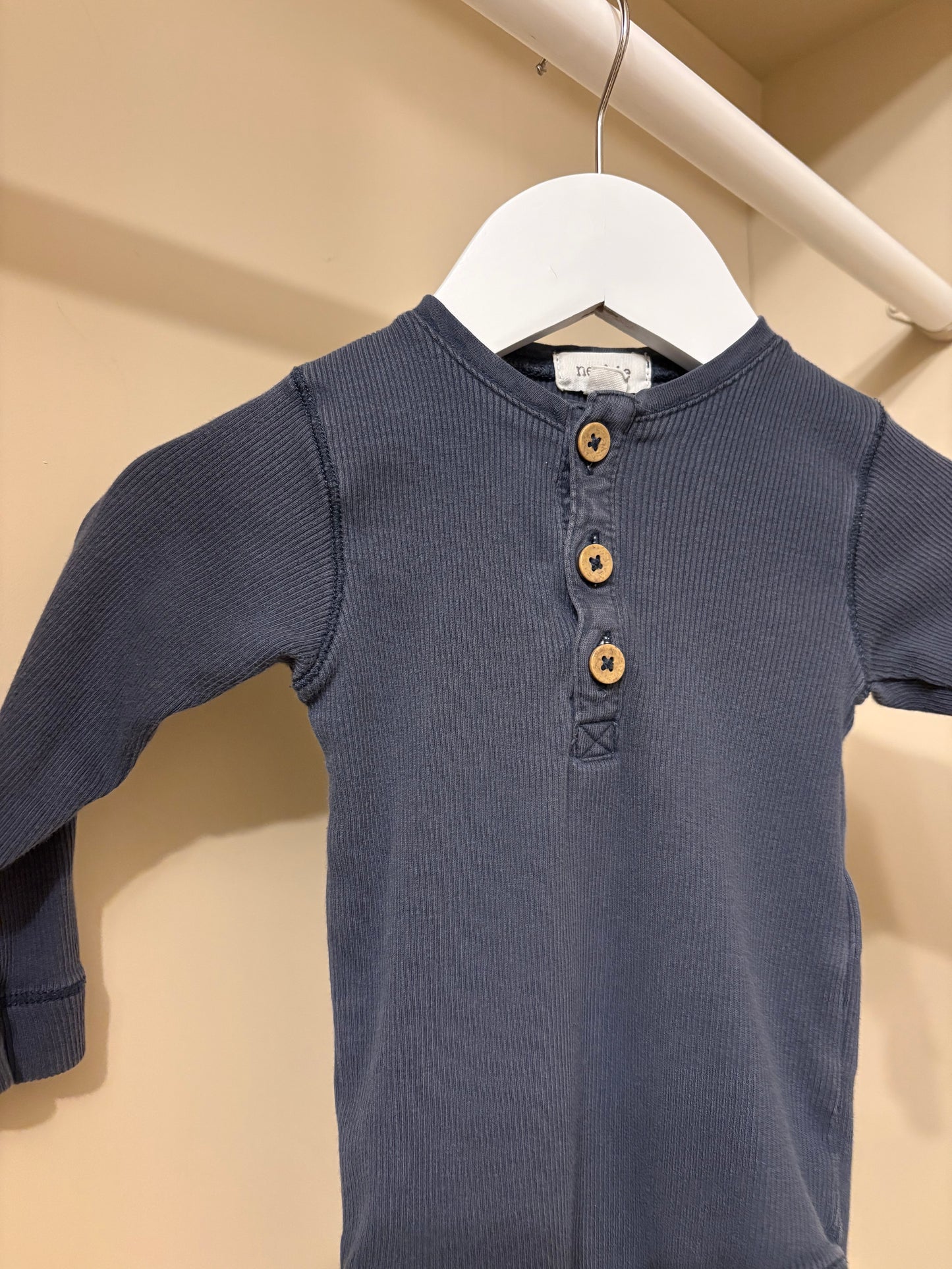 Body blå med knappar - newbie