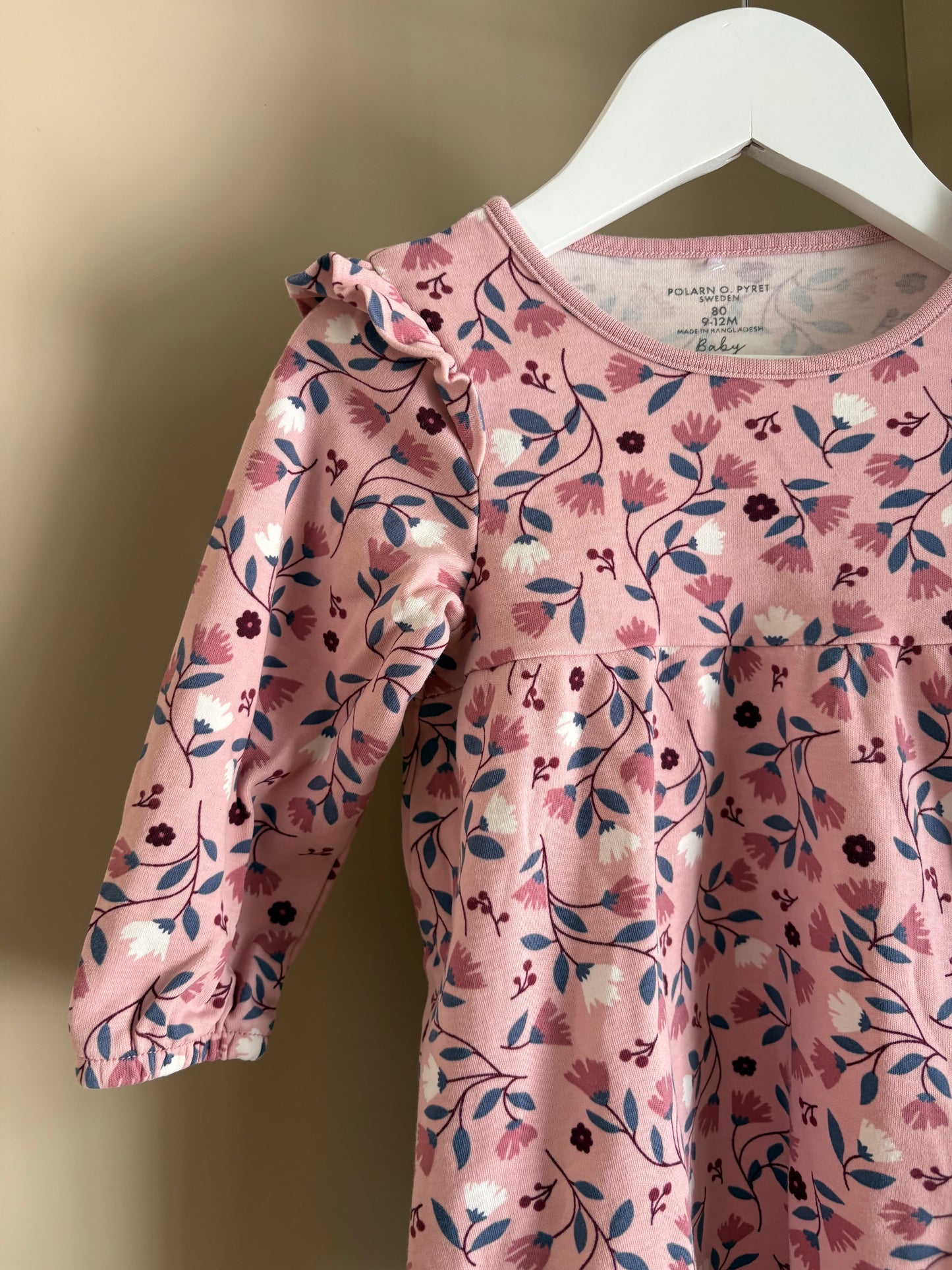 Långärmad klänning rosa med blommor stl 80 (9-12 mån) - Polarn O. Pyret