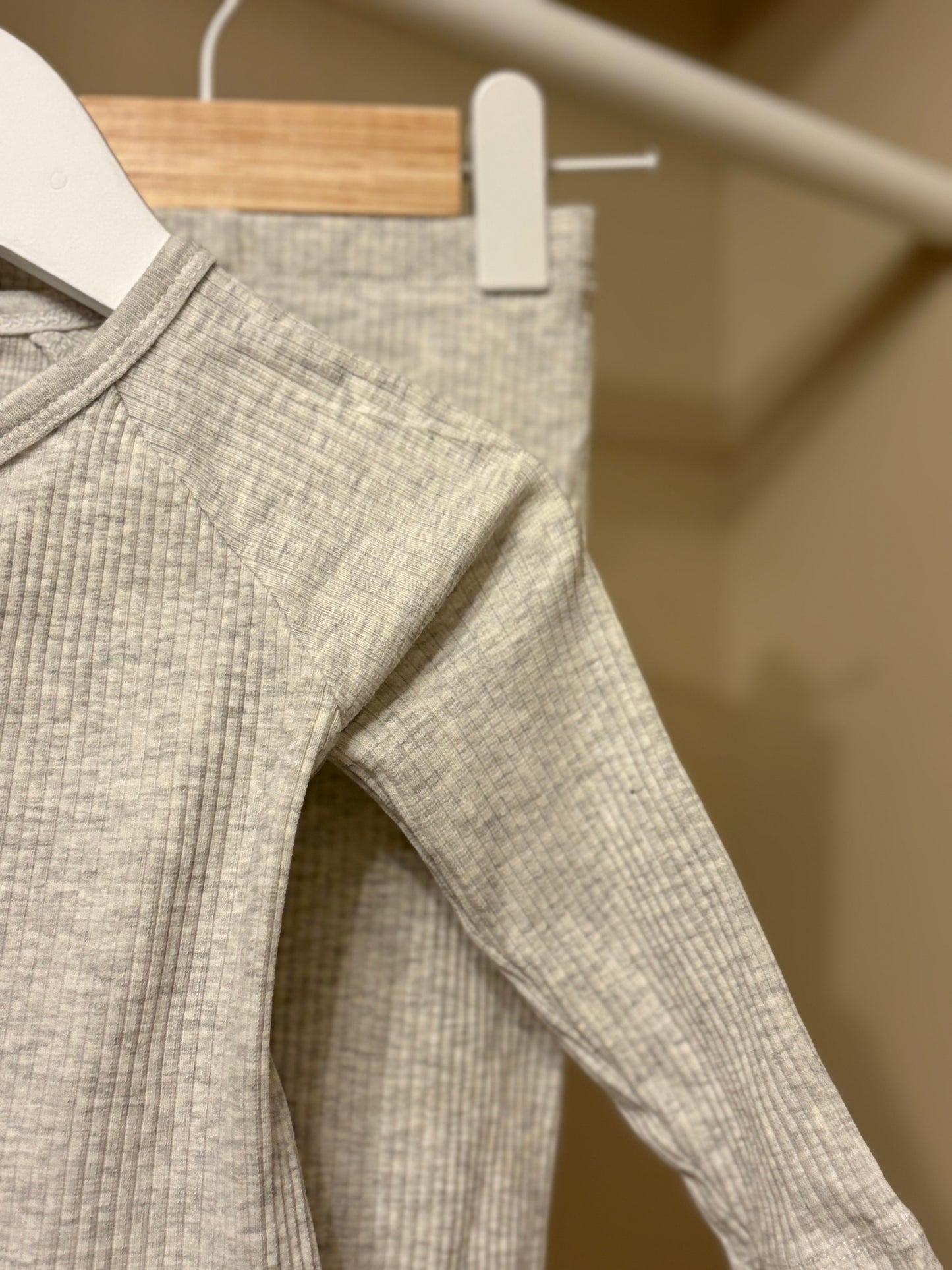 Set grått basic ribbat stl 68 (4-6 mån) - Rikiki