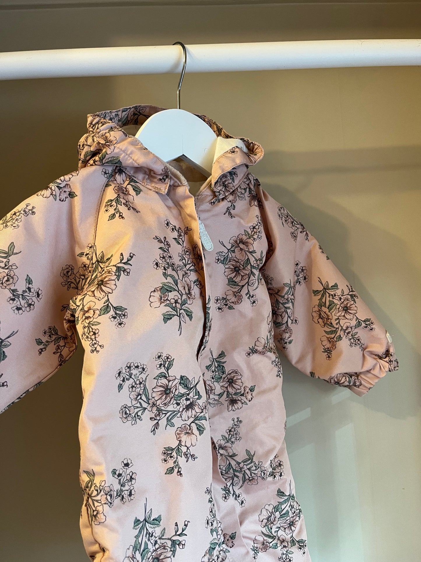 Overall rosa blommig stl 68 (4-6 mån) - Newbie