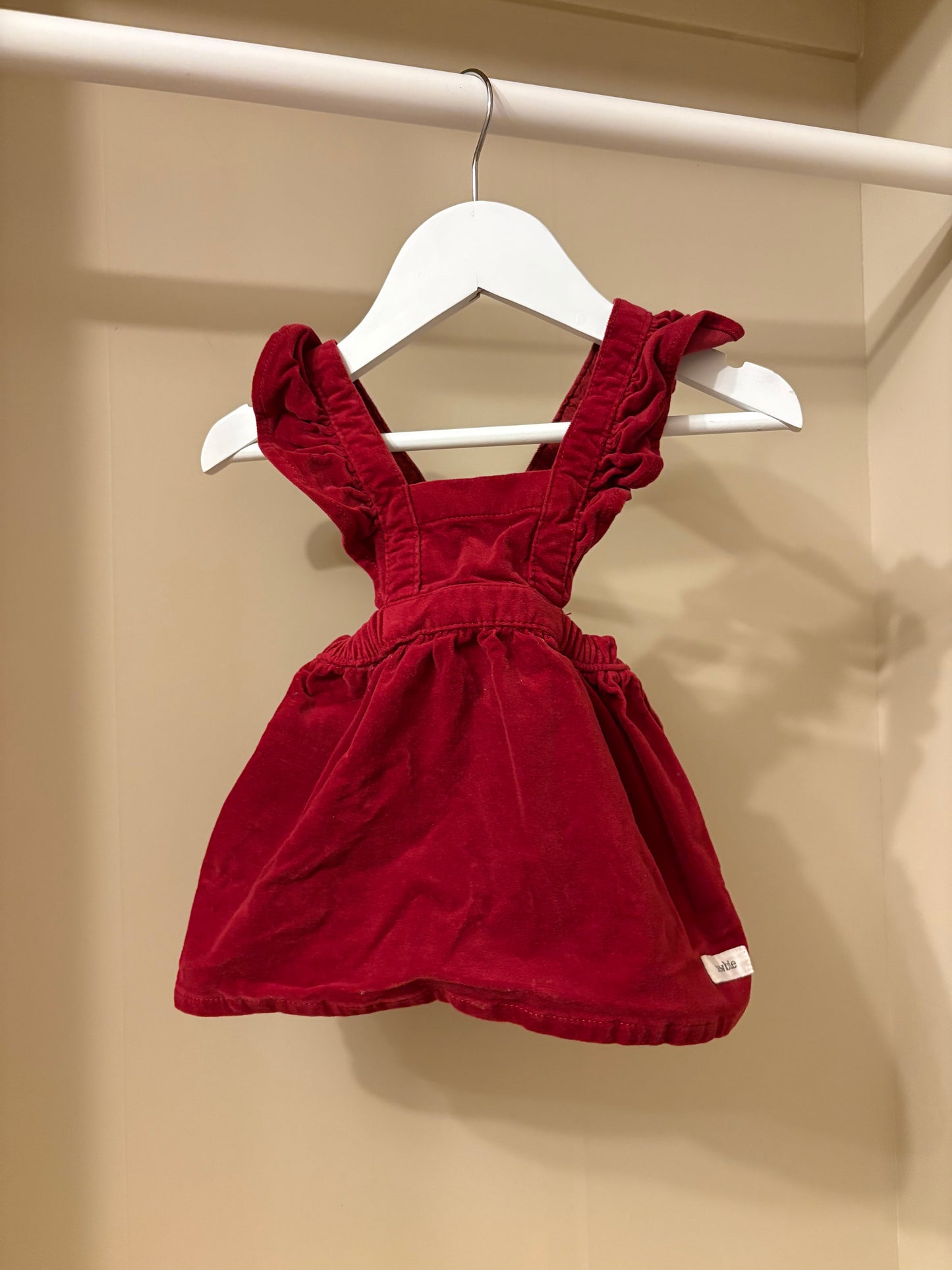 Hängselklänning röd stl 56 (1-2 mån) - Newbie