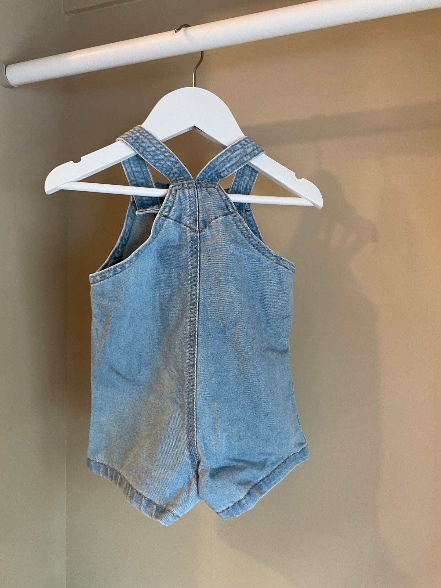 Hängselbyxor shorts stl 68 (4-6 mån) - H&M