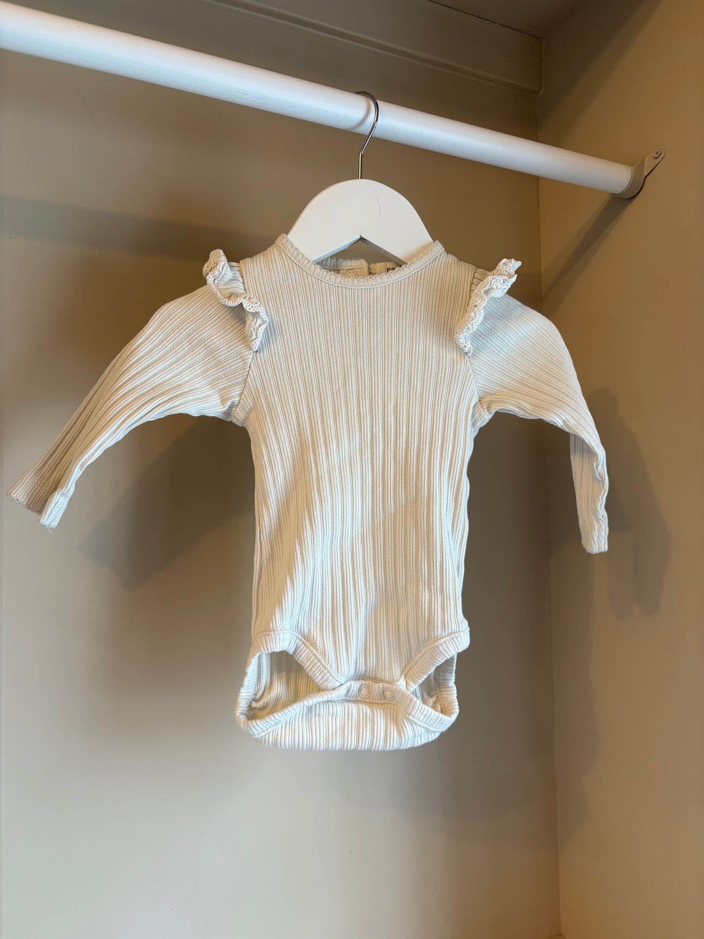 Body ribbad stl 68 (4-6 mån) - Newbie
