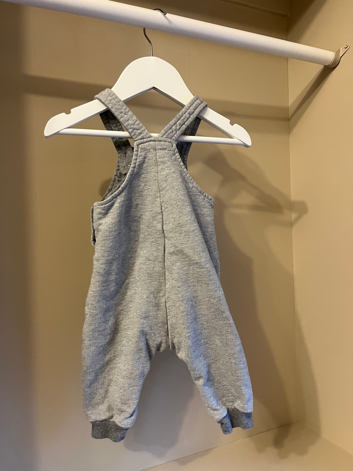 Hängselbyxor mjukis stl 68 (4-6 mån) - Newbie