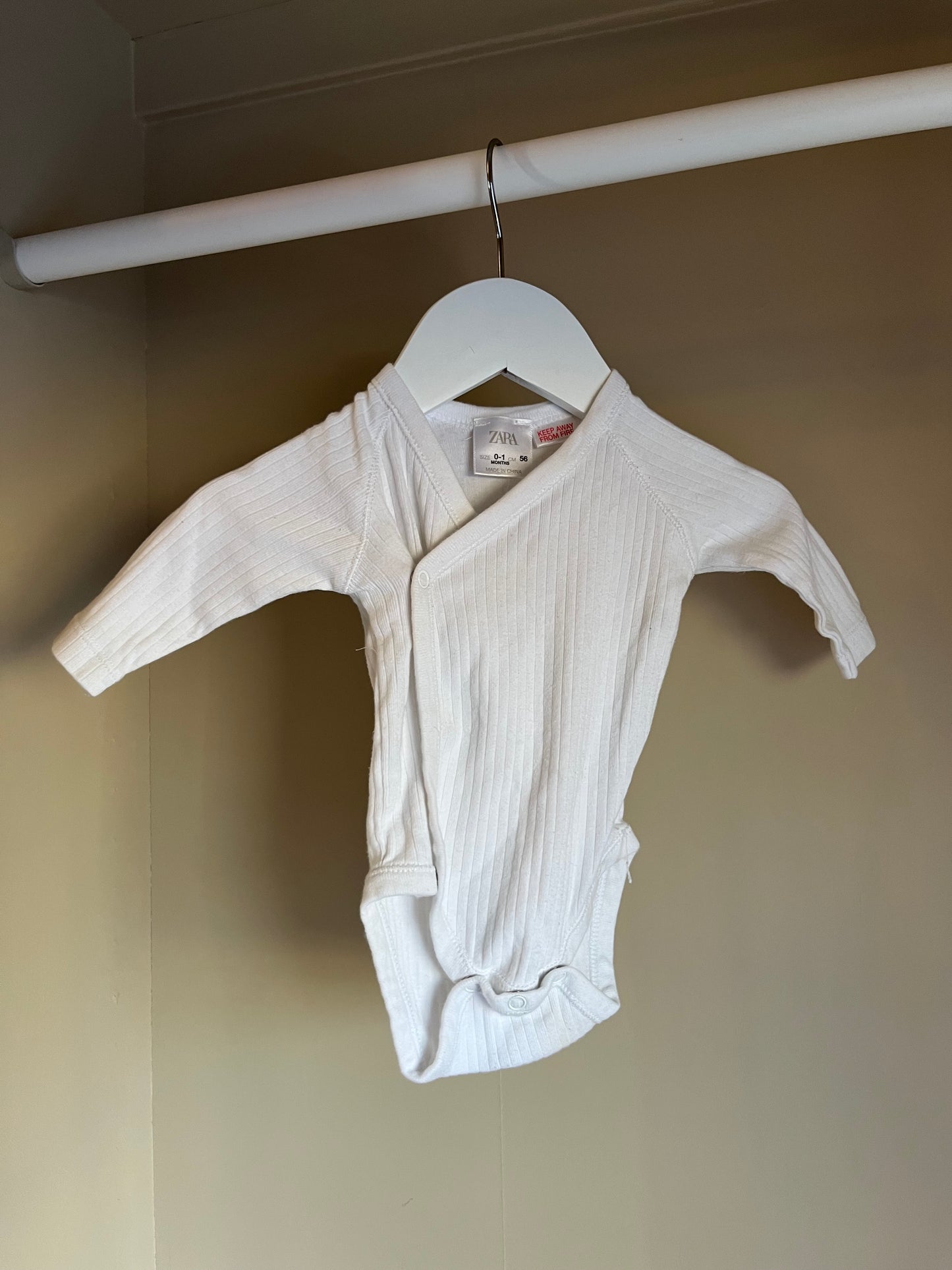 Body vit ribbad stl 50/65 - ZARA
