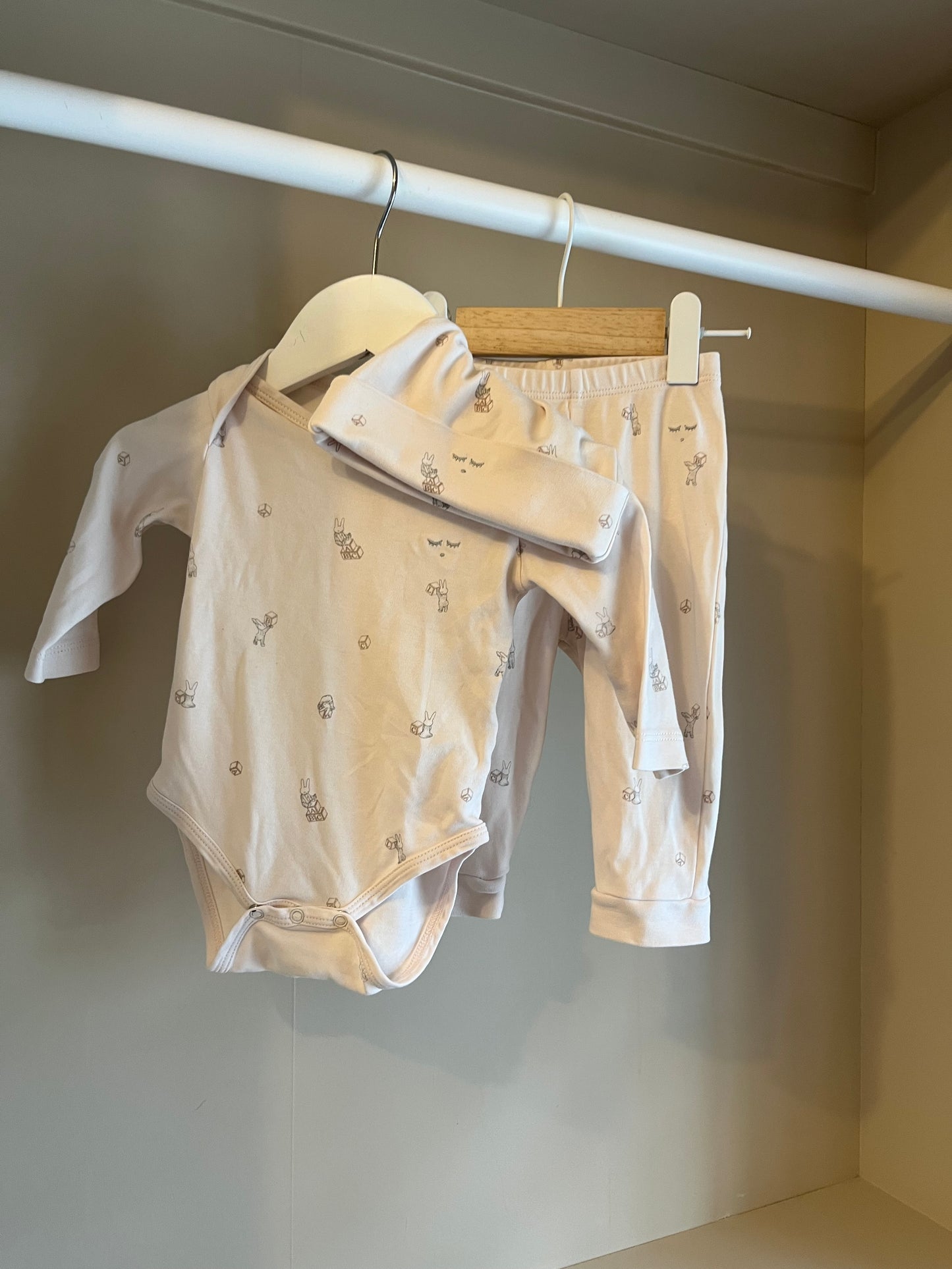 Set (byxa,body & mössa) stl 62/68 (3-6 mån) - Livly