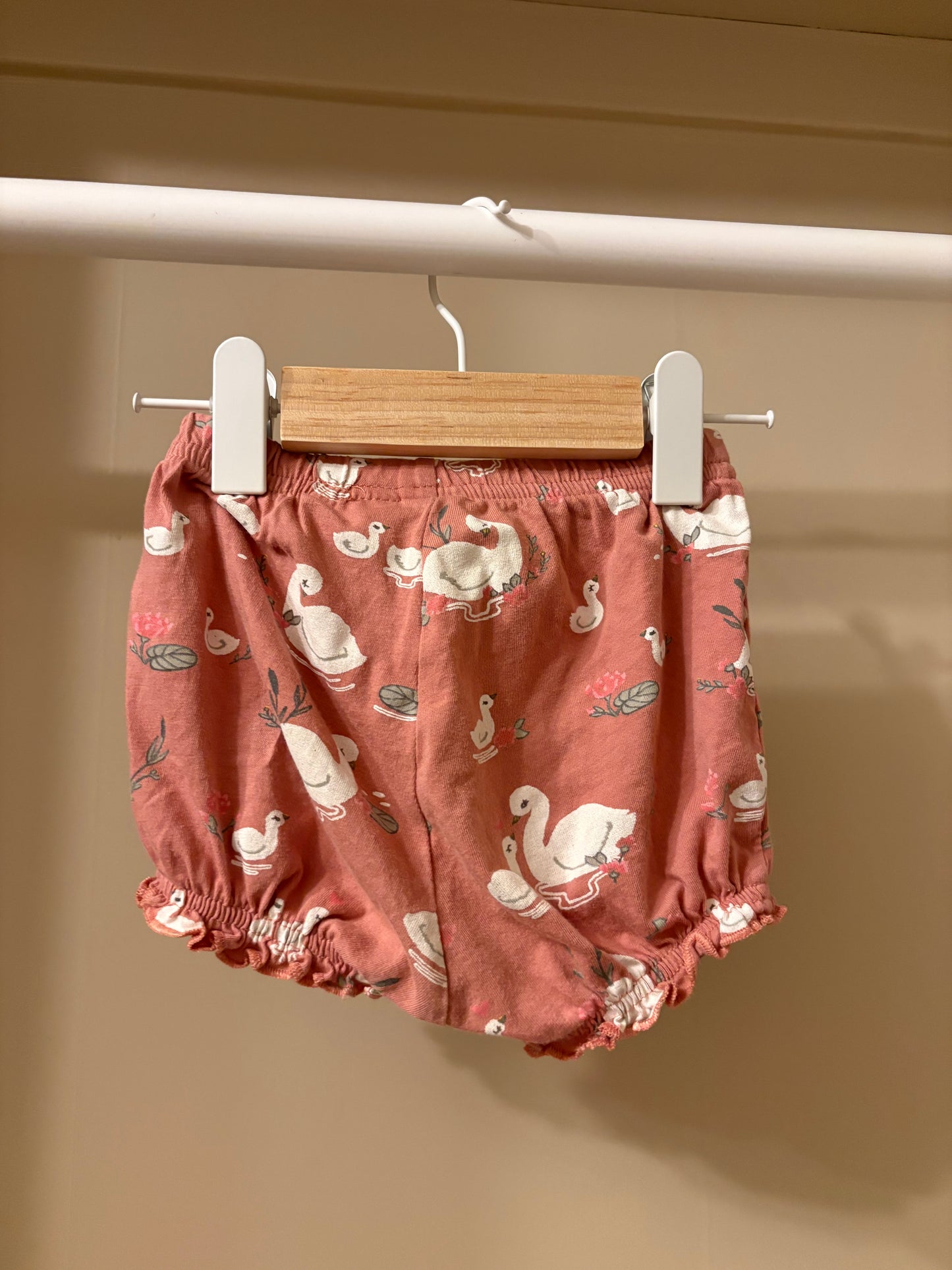 Shorts rosa med svanar stl 80 (9-12 mån) - H&M