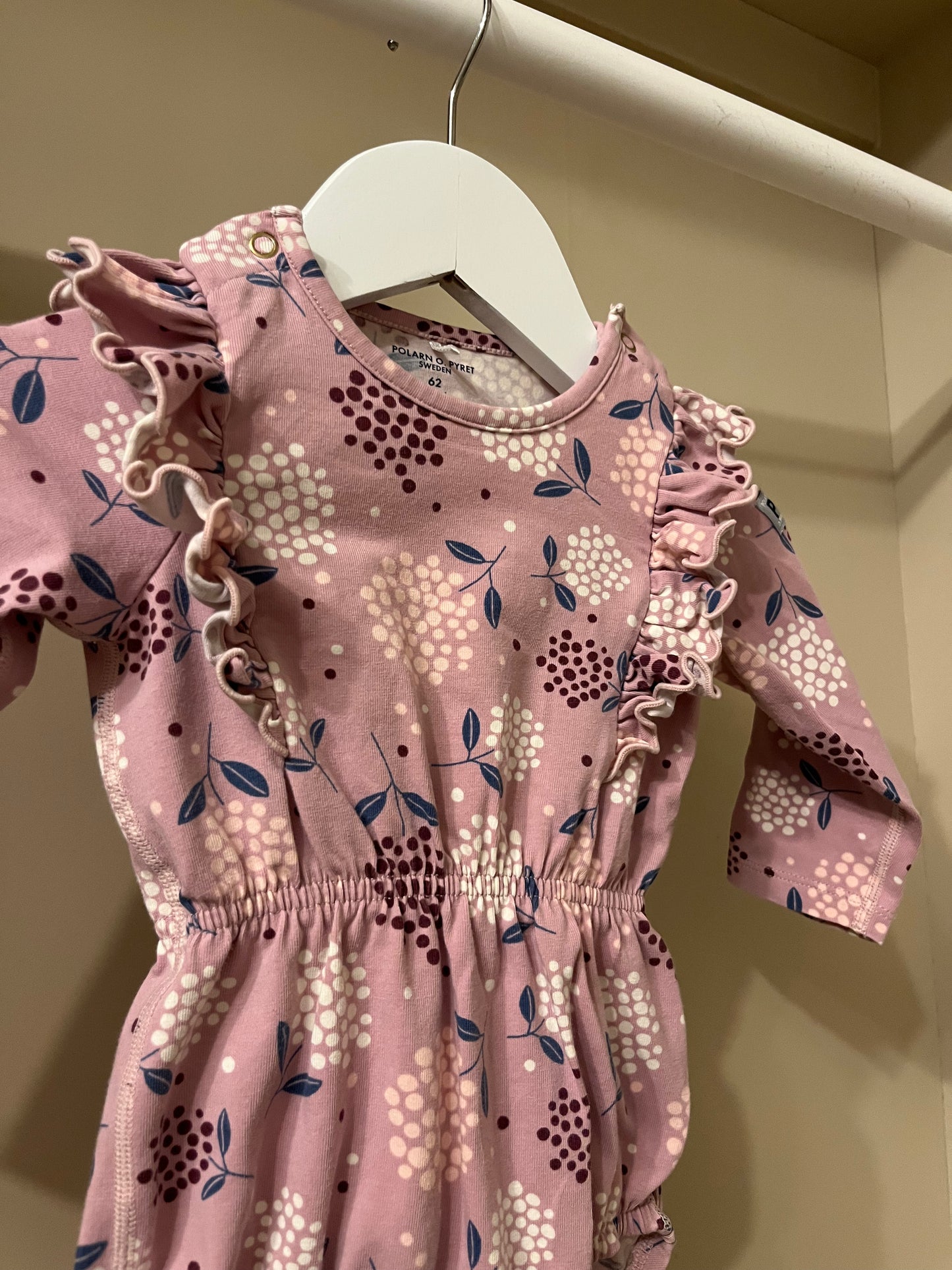 Body klänning lila/rosa stl 62 (2-4 mån) - Polarn O. Pyret